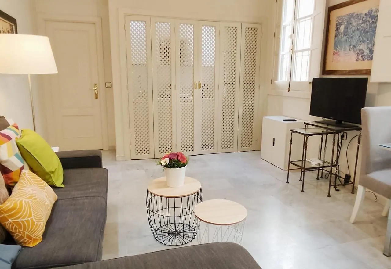Homeyseville-Bright Apartment At Santa Cruz 4 Pax, Parking Optional 0*, Seville
