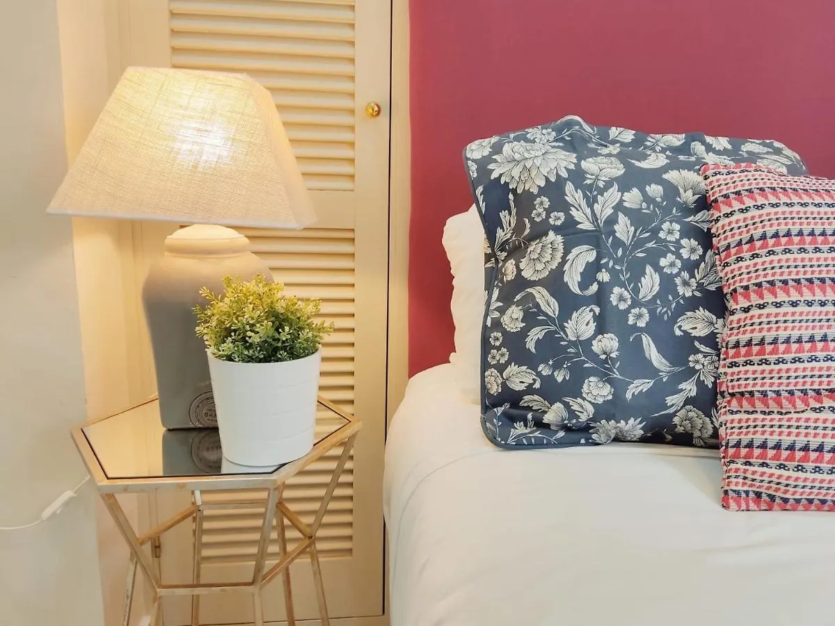 Homeyseville-Bright Apartment At Santa Cruz 4 Pax, Parking Optional 0*, Seville Spain