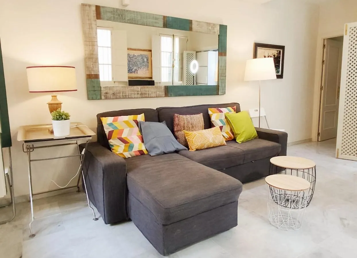 Homeyseville-Bright Apartment At Santa Cruz 4 Pax, Parking Optional