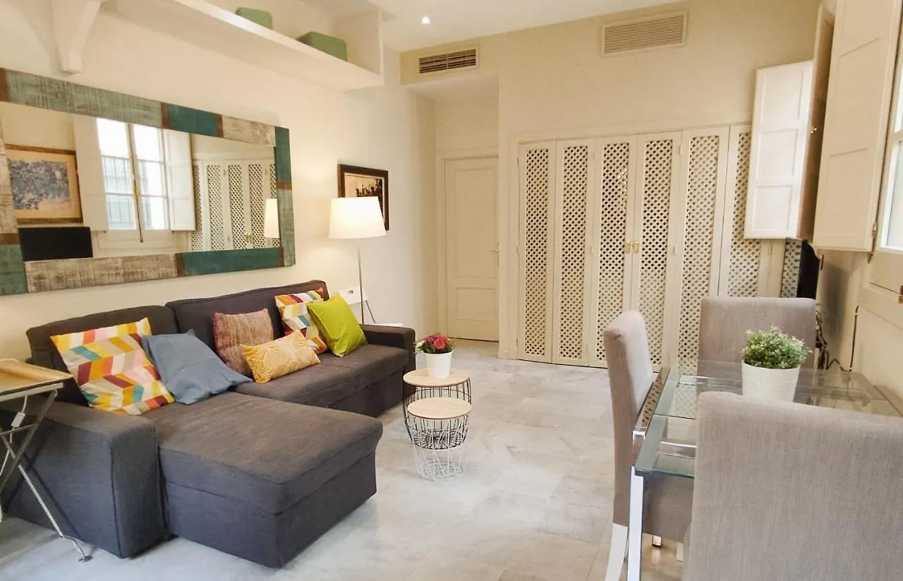 Homeyseville-Bright Apartment At Santa Cruz 4 Pax, Parking Optional