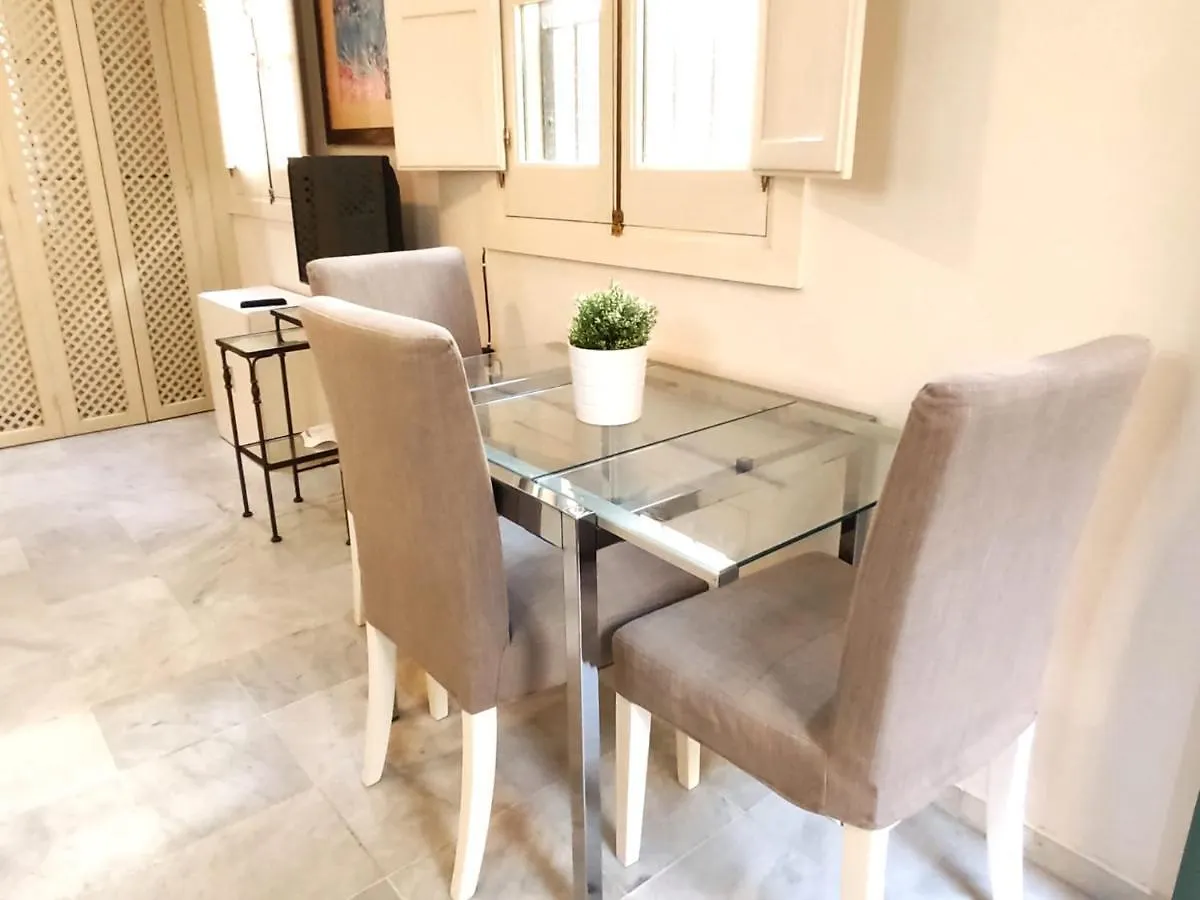 Homeyseville-Bright Apartment At Santa Cruz 4 Pax, Parking Optional