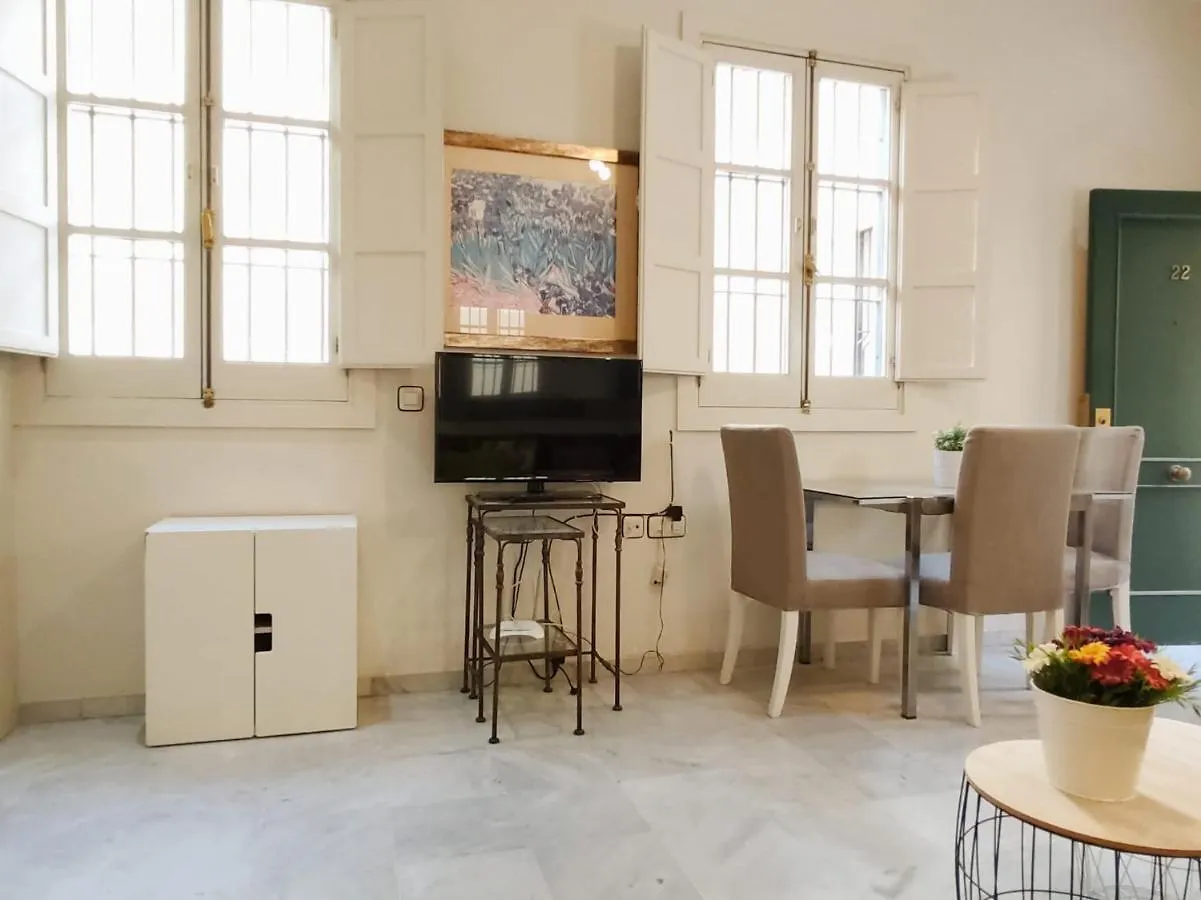Homeyseville-Bright Apartment At Santa Cruz 4 Pax, Parking Optional Spain