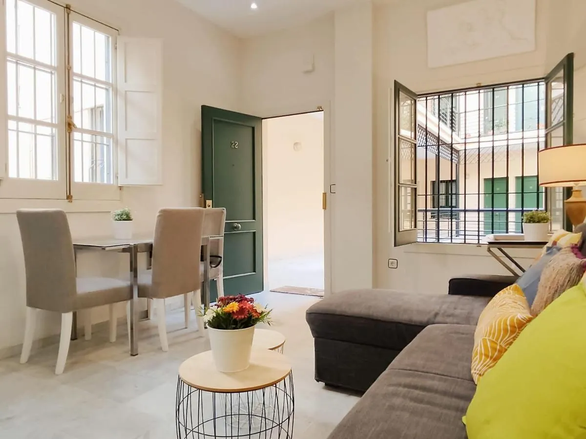 Homeyseville-Bright Apartment At Santa Cruz 4 Pax, Parking Optional Spain