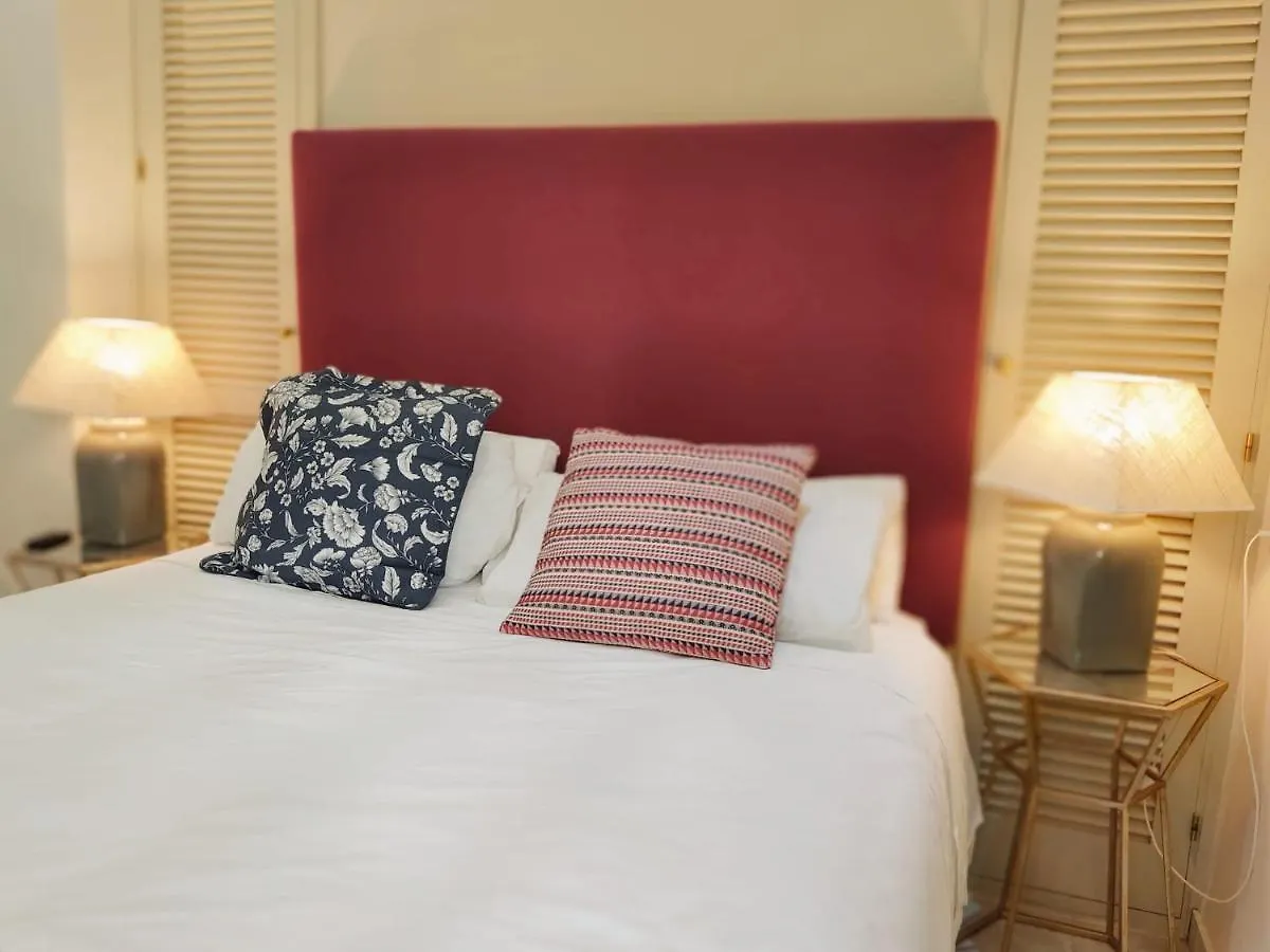 Homeyseville-Bright Apartment At Santa Cruz 4 Pax, Parking Optional 0*, Seville Spain
