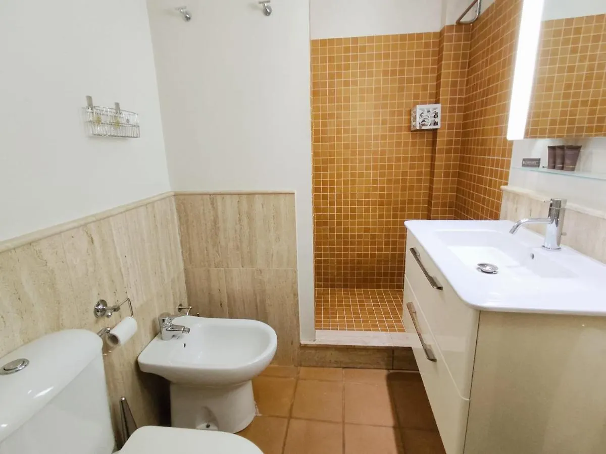 Homeyseville-Bright Apartment At Santa Cruz 4 Pax, Parking Optional 0*, Seville
