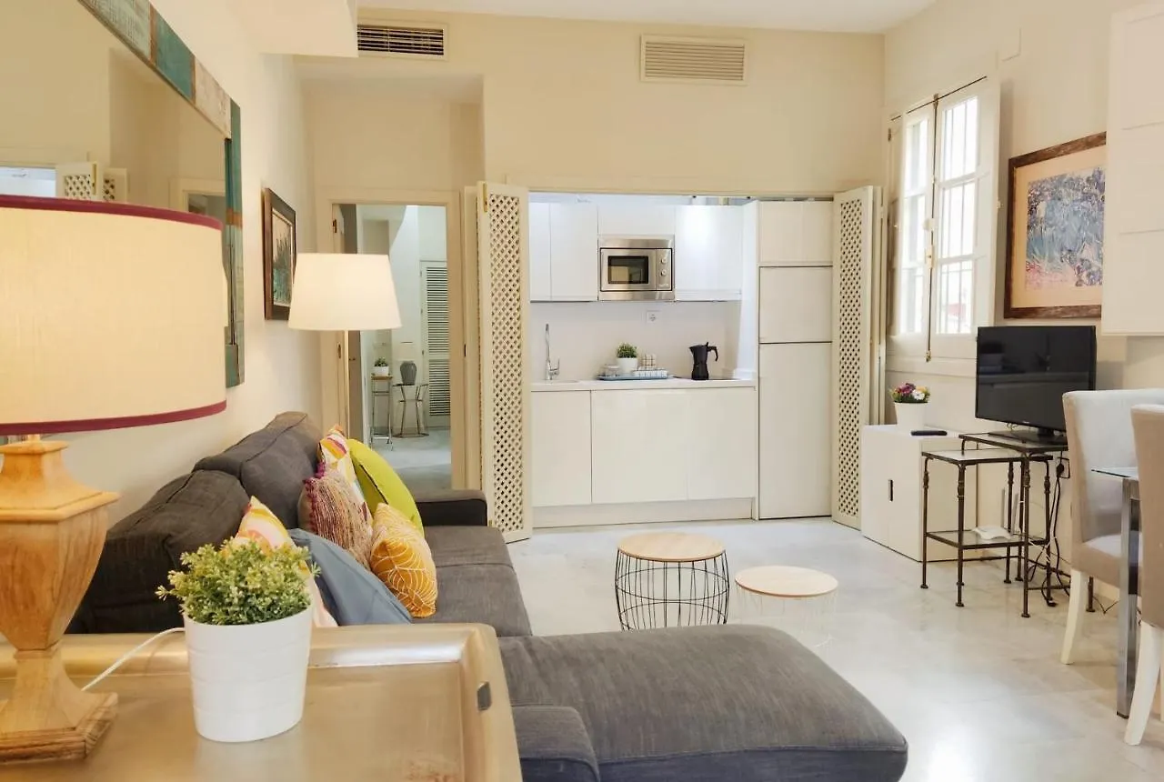 Homeyseville-Bright Apartment At Santa Cruz 4 Pax, Parking Optional Spain