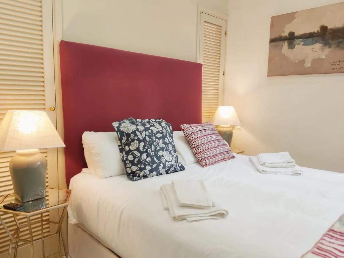 Homeyseville-Bright Apartment At Santa Cruz 4 Pax, Parking Optional 0*, Seville