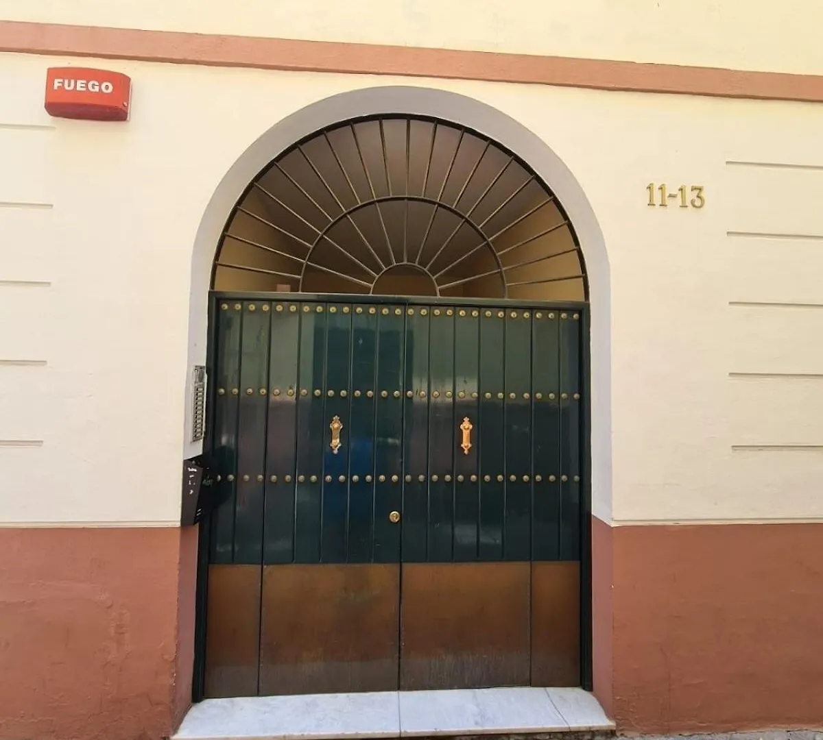 Homeyseville-Bright Apartment At Santa Cruz 4 Pax, Parking Optional