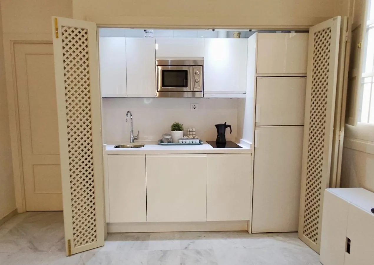 Homeyseville-Bright Apartment At Santa Cruz 4 Pax, Parking Optional  Sevilla